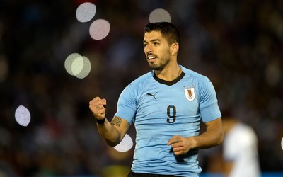 飞亚体育热评-久保建英赛后和对手交换球衣