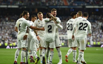 飞亚体育独家-于帕梅卡诺这防守意识为零