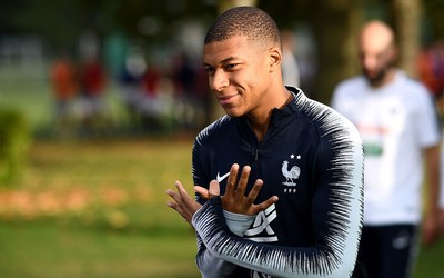 飞亚体育-凯恩点球被扑出遗憾