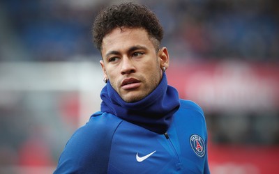 飞亚体育快讯-马丁内斯和对手拥抱